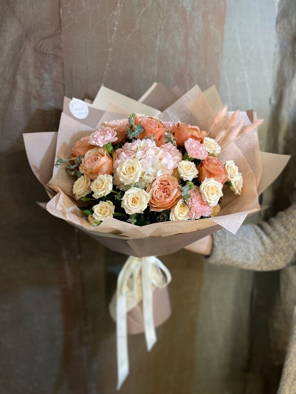 Букет красивый с гортензией, артикул F1157003 - 8300 рублей, доставка по городу. Flawery - доставка цветов