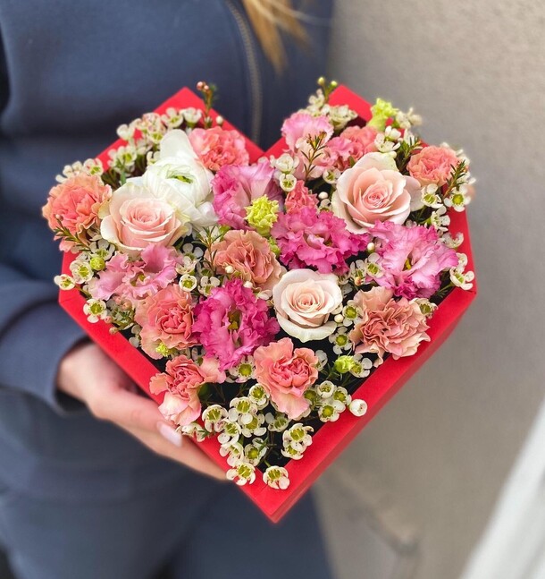 Цветочная валентинка, артикул F1171179 - 5990 рублей, доставка по городу. Flawery - доставка цветов