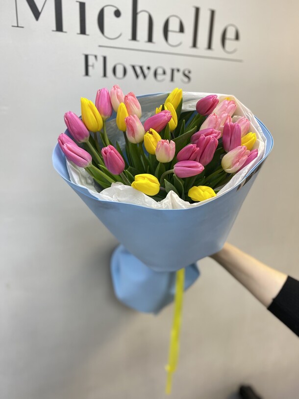 Яркий букет микс, артикул F1176278 - 7900 рублей, доставка по городу. Flawery - доставка цветов