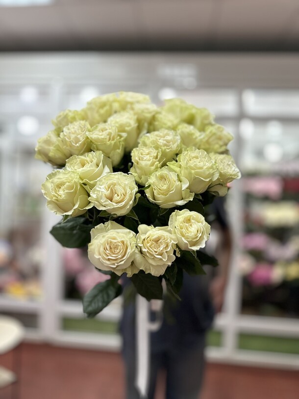 Букет роз мондиаль, артикул F1441688 - 12700 рублей, доставка по городу. Flawery - доставка цветов