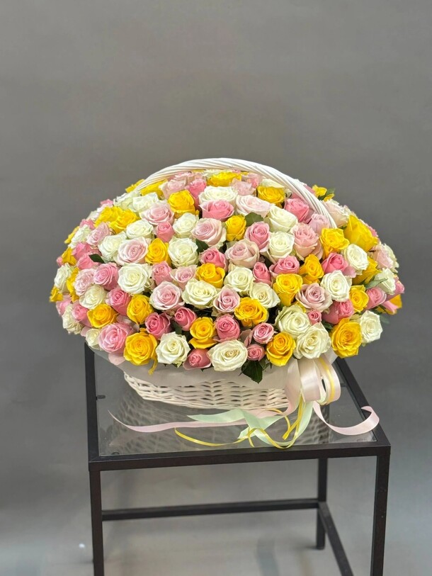 Букет 101 роза микс, артикул F1441704 - 19990 рублей, доставка по городу. Flawery - доставка цветов