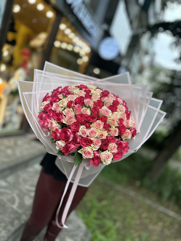 101 роза микс, артикул F1441714 - 14300 рублей, доставка по городу. Flawery - доставка цветов