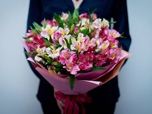 Альстромерия микс, артикул F51923 - 6550 рублей, доставка по городу. Flawery - доставка цветов