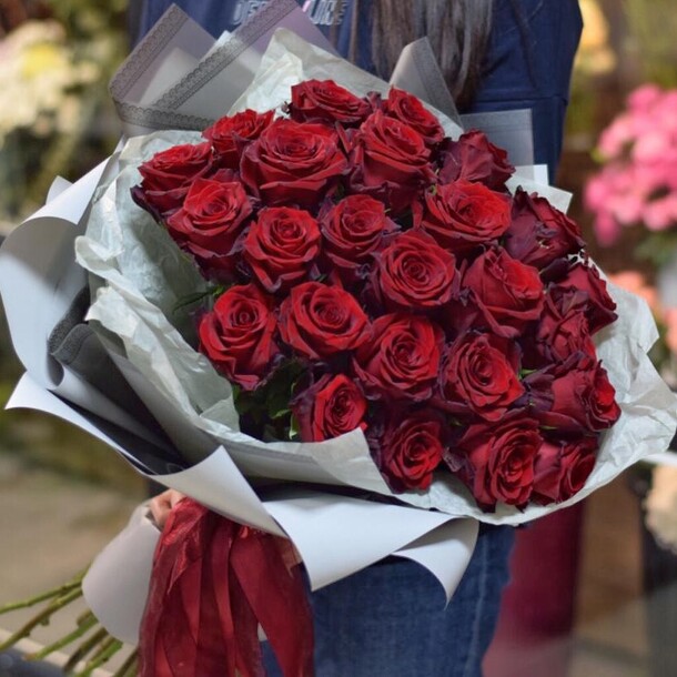 21 высокая роза, артикул F55392 - 11500 рублей, доставка по городу. Flawery - доставка цветов