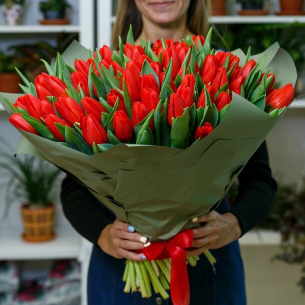 61 тюльпан, артикул F71656 - 14900 рублей, доставка по городу. Flawery - доставка цветов