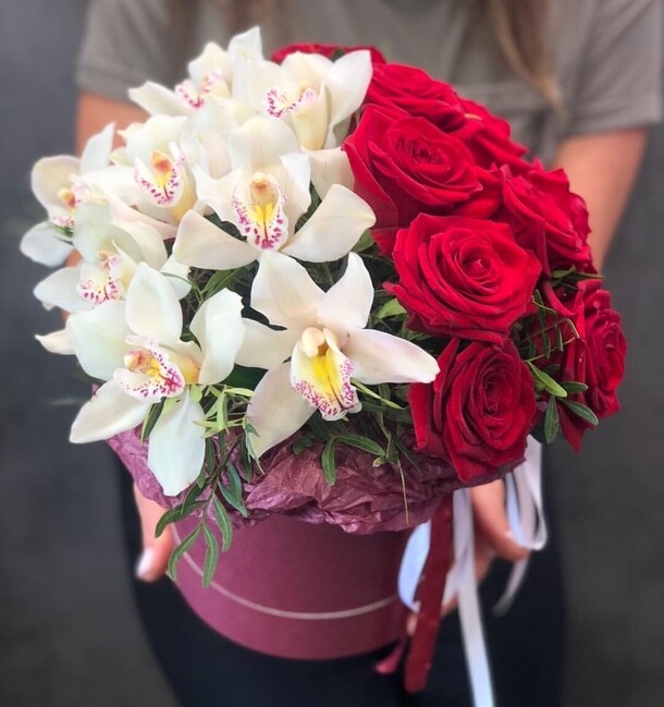 Символичный подарок, артикул F76376 - 9990 рублей, доставка по городу. Flawery - доставка цветов