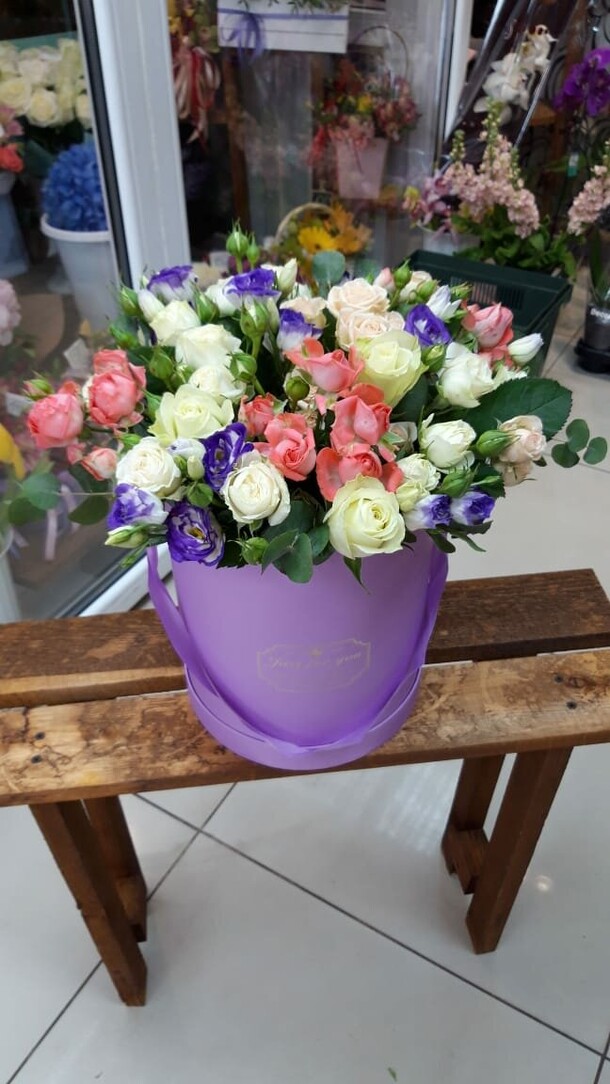 Сборная коробка цветов, артикул F81261 - 11500 рублей, доставка по городу. Flawery - доставка цветов