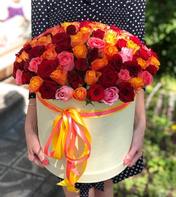 101 яркая роза микс, артикул F88049 - 19900 рублей, доставка по городу. Flawery - доставка цветов