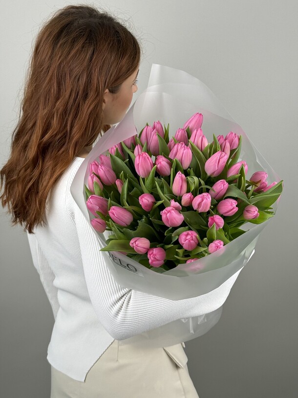 Букет 51 розовый тюльпан, артикул F1387465 - 13500 рублей, доставка по городу. Flawery - доставка цветов