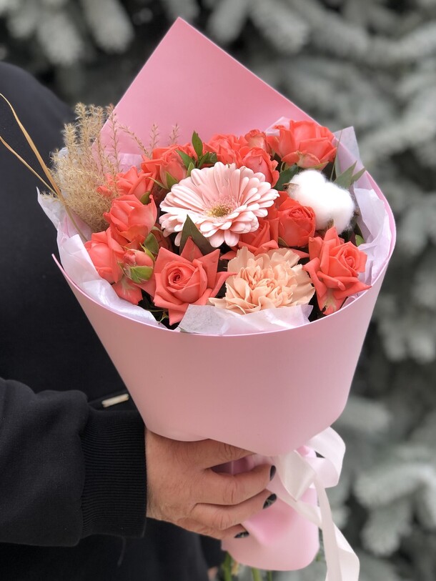 Букет «румянец», артикул F1255441 - 3000 рублей, доставка по городу. Flawery - доставка цветов