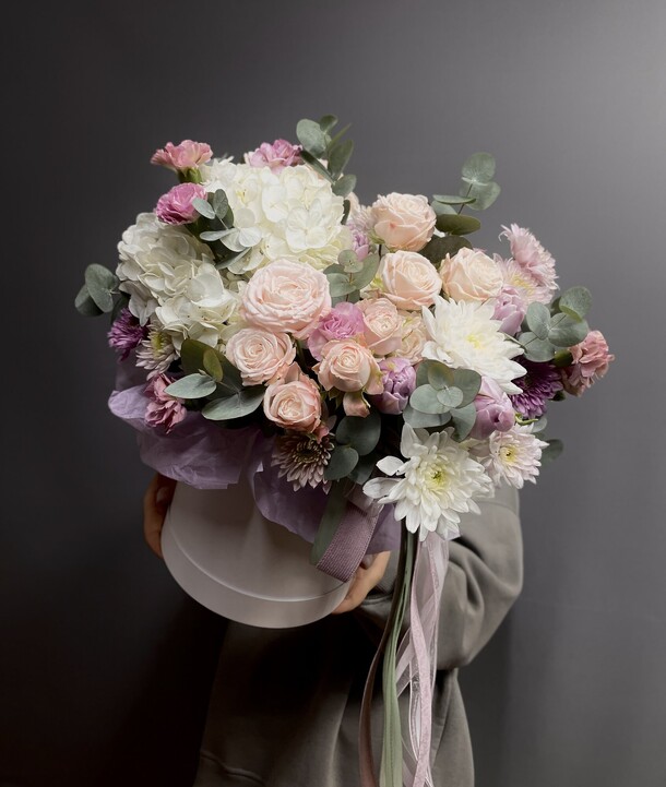 Коробка с цветами, артикул F1290721 - 9000 рублей, доставка по городу. Flawery - доставка цветов