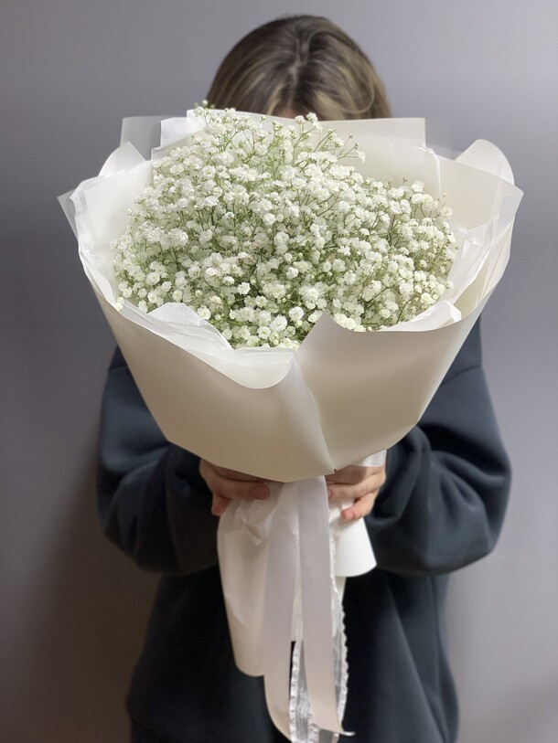 Букет из белых гипсофил, артикул F1290743 - 2990 рублей, доставка по городу. Flawery - доставка цветов