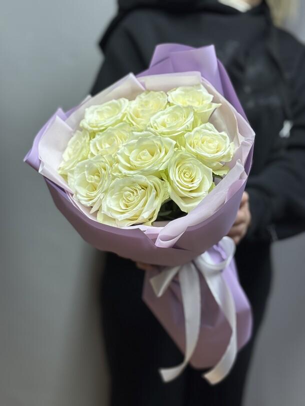 Букет из 11 белых роз, артикул F1303829 - 4000 рублей, доставка по городу. Flawery - доставка цветов