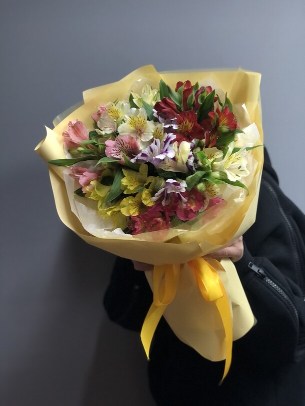 Букет из стойких альстромерий, артикул F1398492 - 3000 рублей, доставка по городу. Flawery - доставка цветов