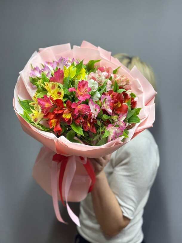 Букет «романтика» альстромерия, артикул F1398493 - 6000 рублей, доставка по городу. Flawery - доставка цветов