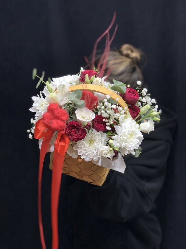 Корзинка «красная шапочка», артикул F1434825 - 4000 рублей, доставка по городу. Flawery - доставка цветов