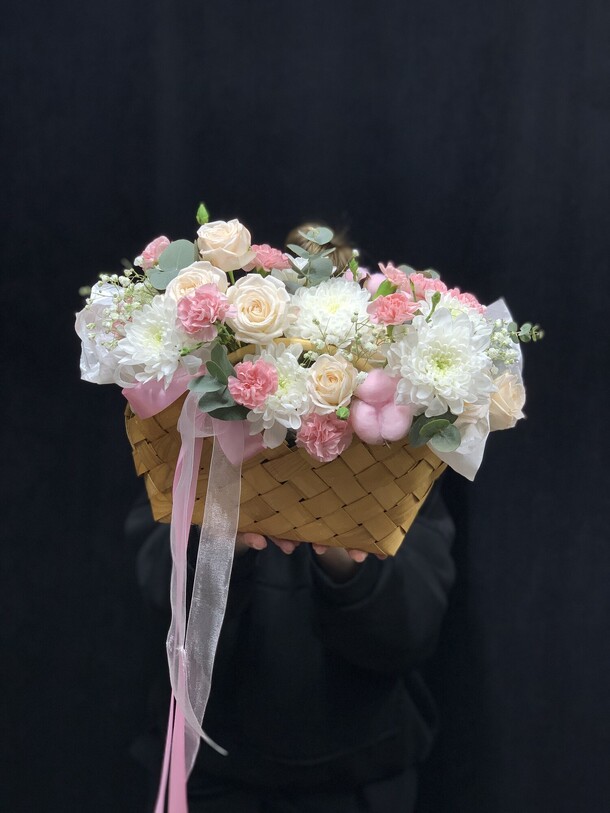 Корзинка «золушка», артикул F1434828 - 4500 рублей, доставка по городу. Flawery - доставка цветов