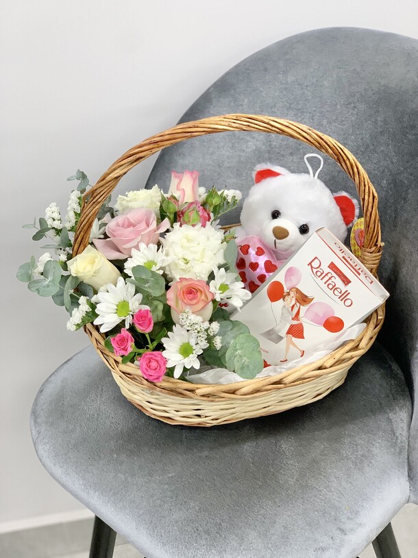 Мишка в корзинке, артикул F1435859 - 6500 рублей, доставка по городу. Flawery - доставка цветов