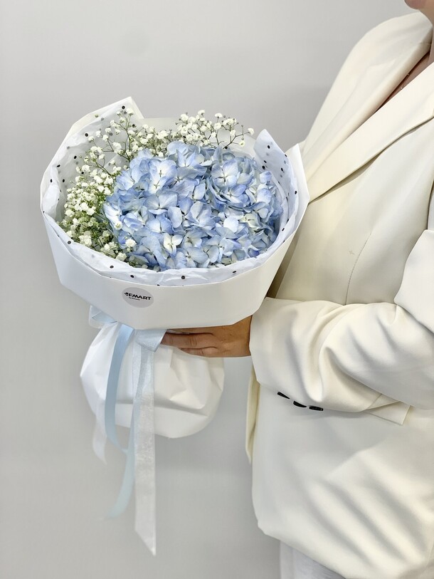 Букет «легкий», артикул F1435862 - 2990 рублей, доставка по городу. Flawery - доставка цветов