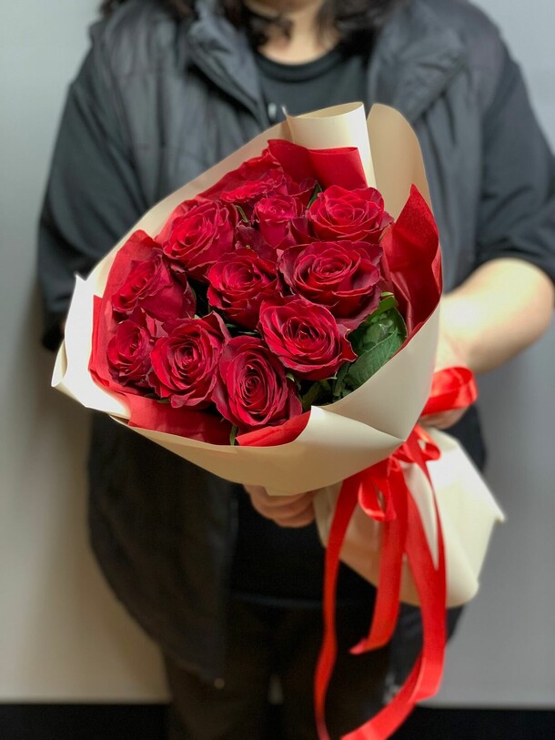 11 роз, артикул F1495809 - 4000 рублей, доставка по городу. Flawery - доставка цветов