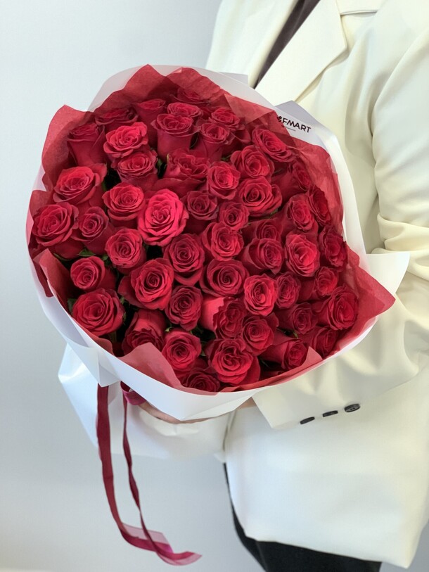 51 красная роза, артикул F35296 - 16000 рублей, доставка по городу. Flawery - доставка цветов