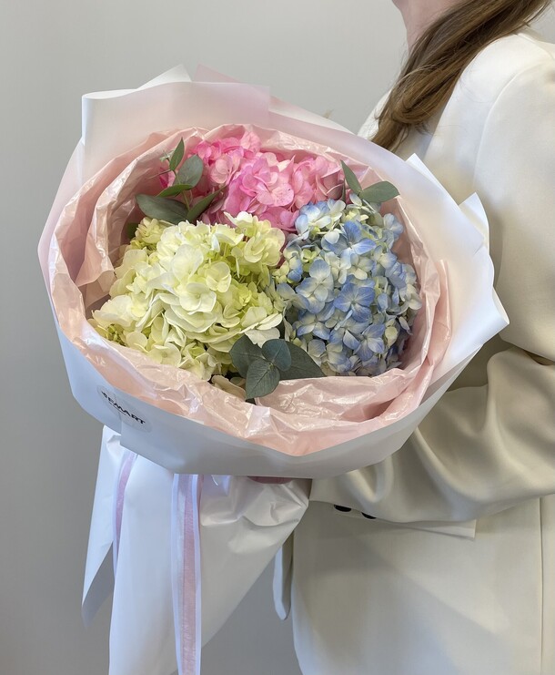 Микс из 3 гортензий, артикул F35302 - 4500 рублей, доставка по городу. Flawery - доставка цветов