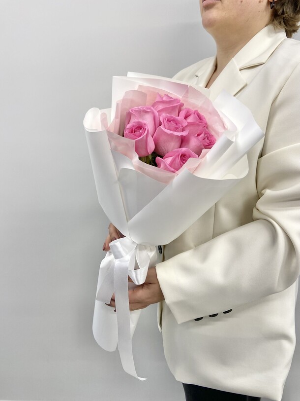 7 розовых роз, артикул F35308 - 2590 рублей, доставка по городу. Flawery - доставка цветов