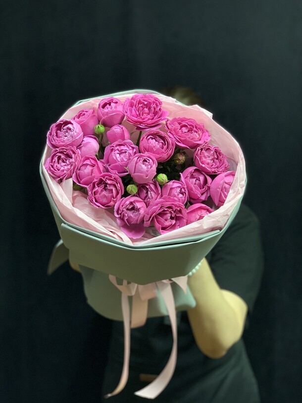 Букет кустовых пионов роз мисти баблс, артикул F35310 - 7500 рублей, доставка по городу. Flawery - доставка цветов