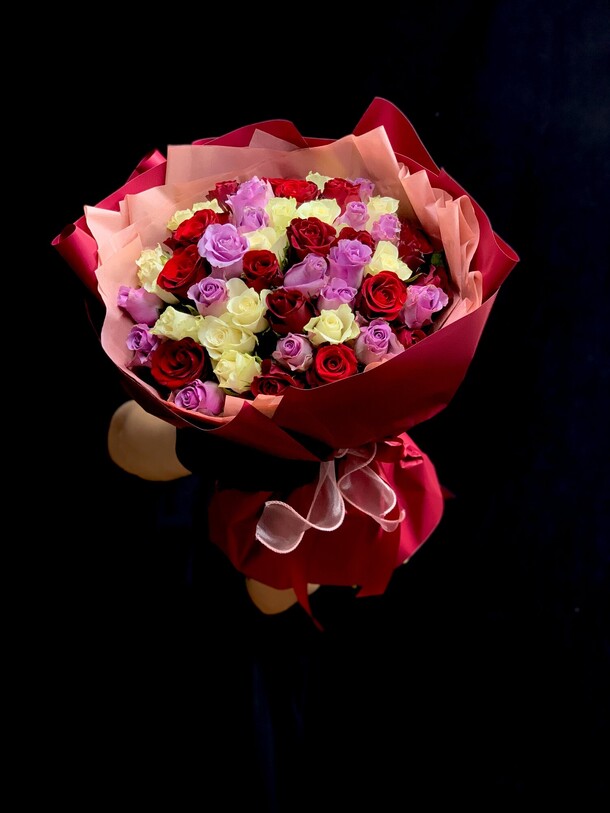 51 роза микс, артикул F36568 - 15000 рублей, доставка по городу. Flawery - доставка цветов