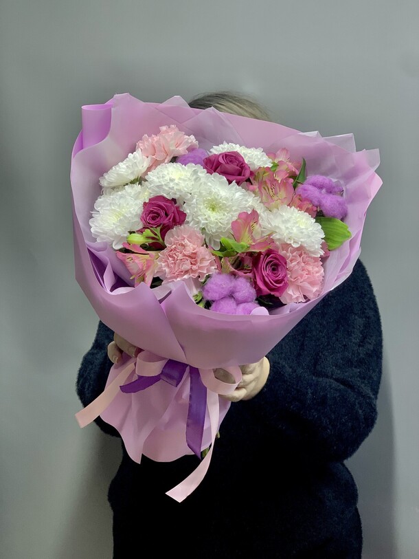 Букет из свежих цветов в сиреневых тонах, артикул F37097 - 3990 рублей, доставка по городу. Flawery - доставка цветов