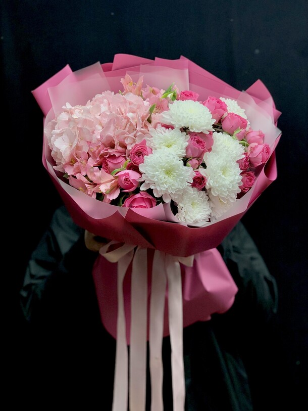 Букет «этюд в розовых тонах», артикул F37098 - 7000 рублей, доставка по городу. Flawery - доставка цветов