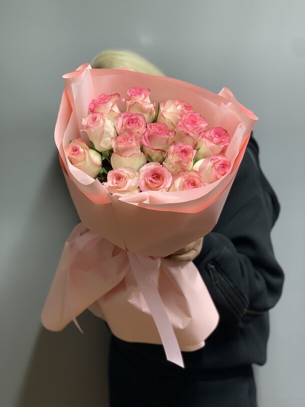 15 роз «джумилия», артикул F41855 - 4900 рублей, доставка по городу. Flawery - доставка цветов