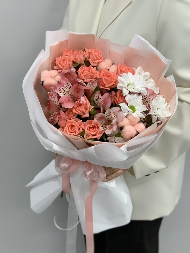 Красивый букет из свежих цветов, артикул F47721 - 3150 рублей, доставка по городу. Flawery - доставка цветов