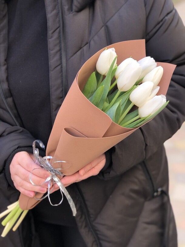 Букет белых тюльпанов, артикул F55900 - 1950 рублей, доставка по городу. Flawery - доставка цветов