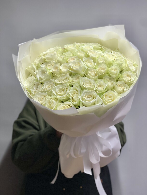 51 белая роза, артикул F59255 - 15000 рублей, доставка по городу. Flawery - доставка цветов