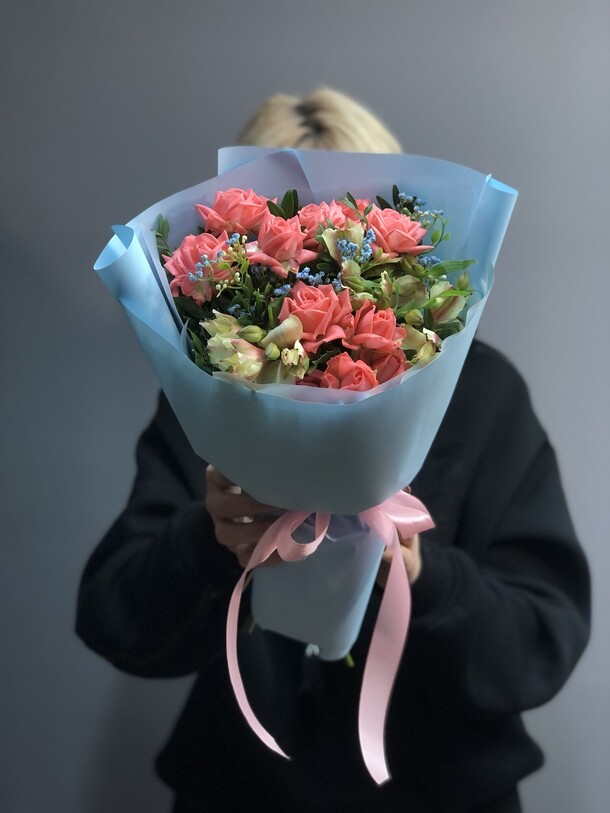 Букет «комплимент», артикул F63467 - 3000 рублей, доставка по городу. Flawery - доставка цветов