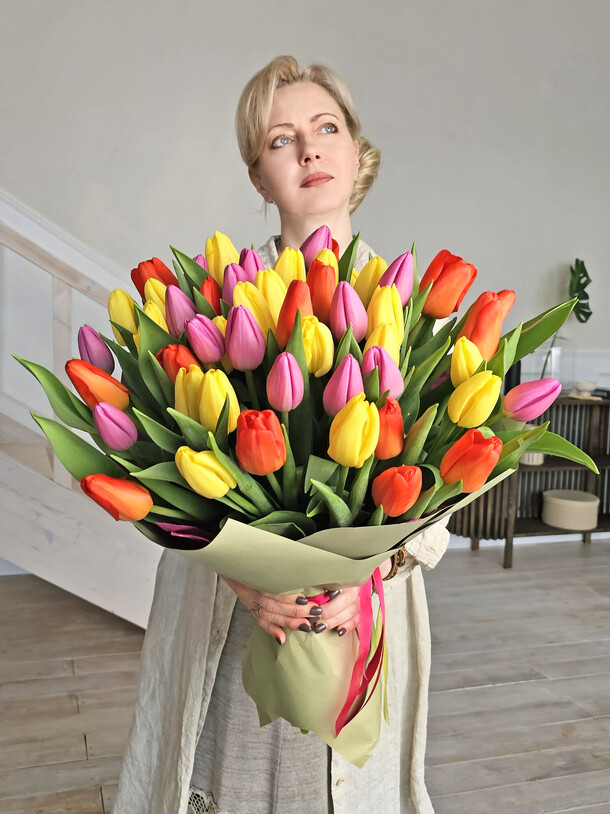 Букет из 51 отборного тюльпана микс, артикул F1261276 - 17100 рублей, доставка по городу. Flawery - доставка цветов