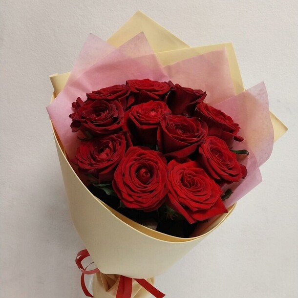 Букет из 11 красных роз, артикул F1249540 - 3350 рублей, доставка по городу. Flawery - доставка цветов