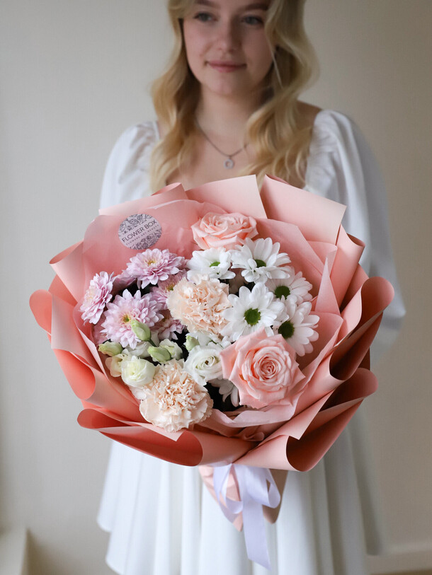 Букет в нежной гамме, артикул F1404162 - 3450 рублей, доставка по городу. Flawery - доставка цветов