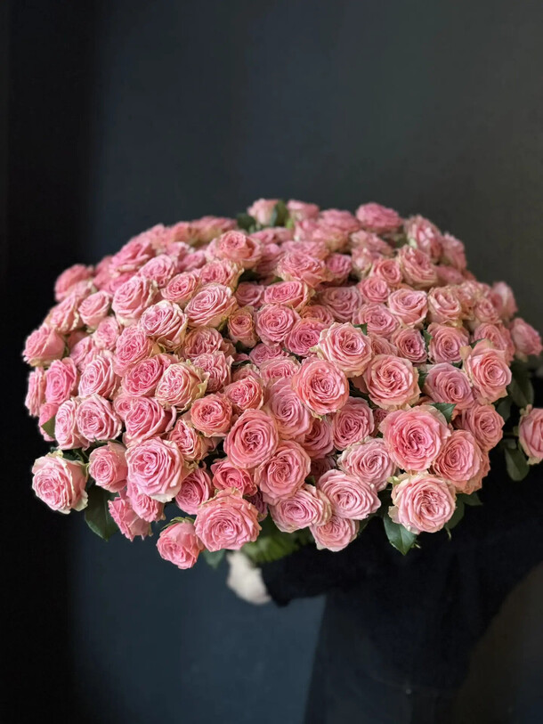 Роскошный монобукет из кустовой пионовидной розы "нефертити", артикул F1509990 - 43900 рублей, доставка по городу. Flawery - доставка цветов