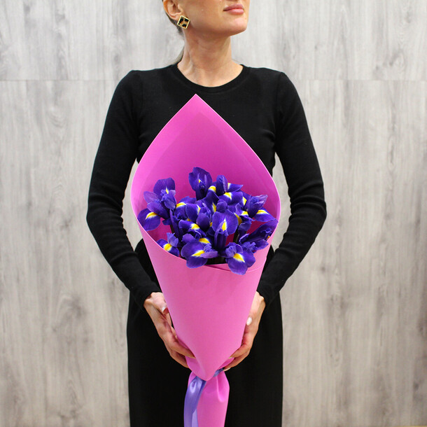 Букет из 9 ирисов, артикул F109909 - 1070 рублей, доставка по городу. Flawery - доставка цветов