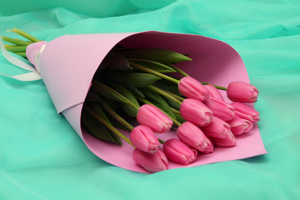 Букет из 15 розовых тюльпанов, артикул F1111056 - 2130 рублей, доставка по городу. Flawery - доставка цветов