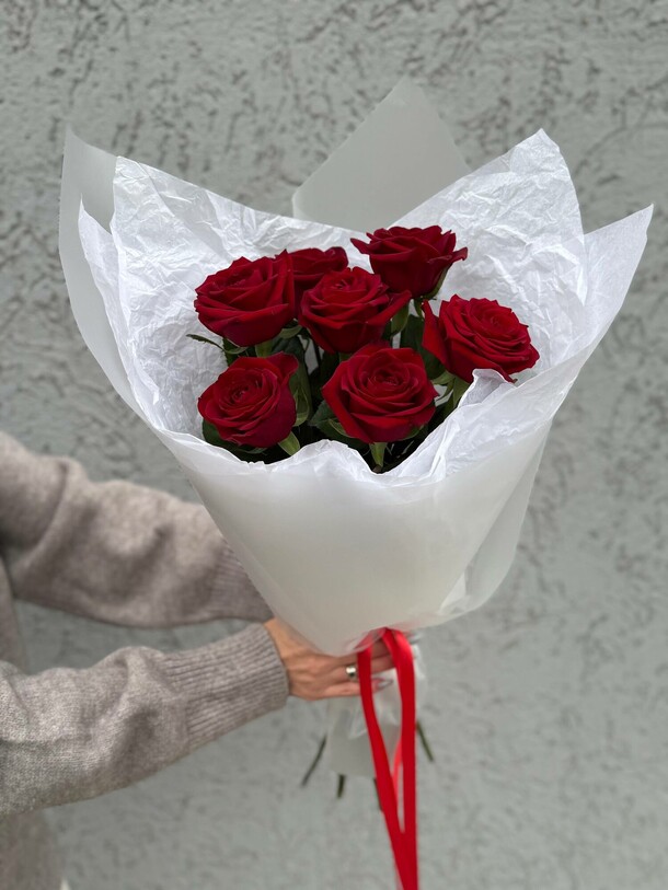 Букет из 7 красных роз, артикул F1497747 - 2280 рублей, доставка по городу. Flawery - доставка цветов