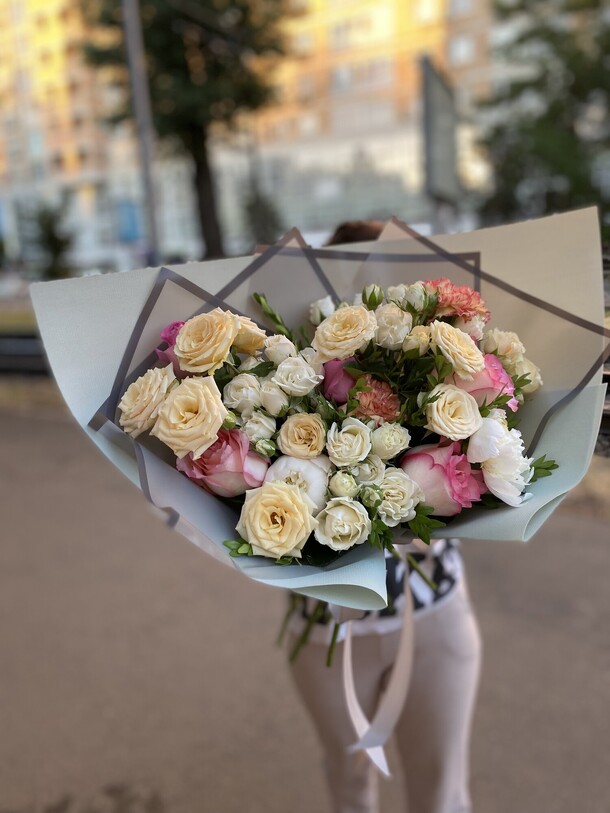 Розы и пионовидные, артикул F1122678 - 9850 рублей, доставка по городу. Flawery - доставка цветов