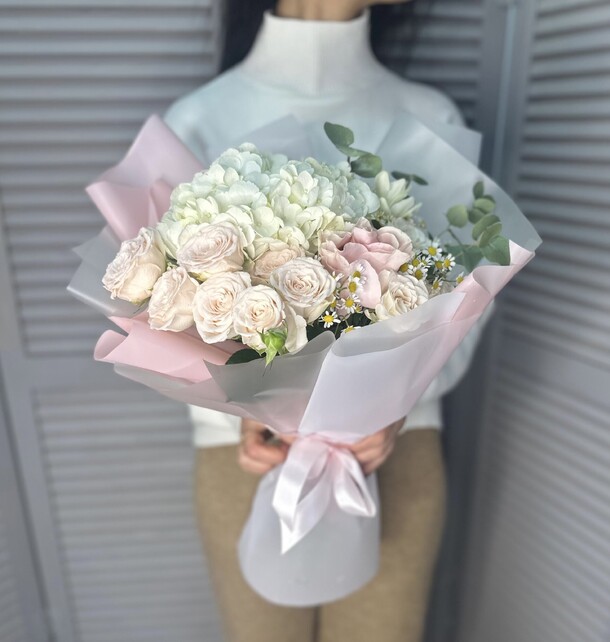 Нежный букет, артикул F1349266 - 5720 рублей, доставка по городу. Flawery - доставка цветов