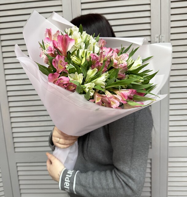 Пышная альстромерия микс, артикул F1405577 - 5500 рублей, доставка по городу. Flawery - доставка цветов