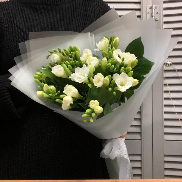 Ароматная импортная фрезия, артикул F1418794 - 8950 рублей, доставка по городу. Flawery - доставка цветов