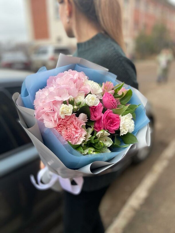 Букет космос. Сборный, артикул F1115010 - 5170 рублей, доставка по городу. Flawery - доставка цветов