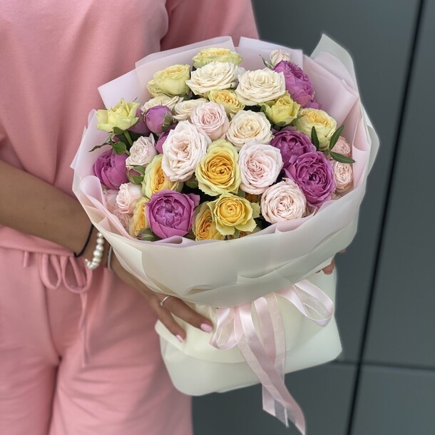 11. Букет солнышко из кустовых роз, артикул F1115018 - 8250 рублей, доставка по городу. Flawery - доставка цветов