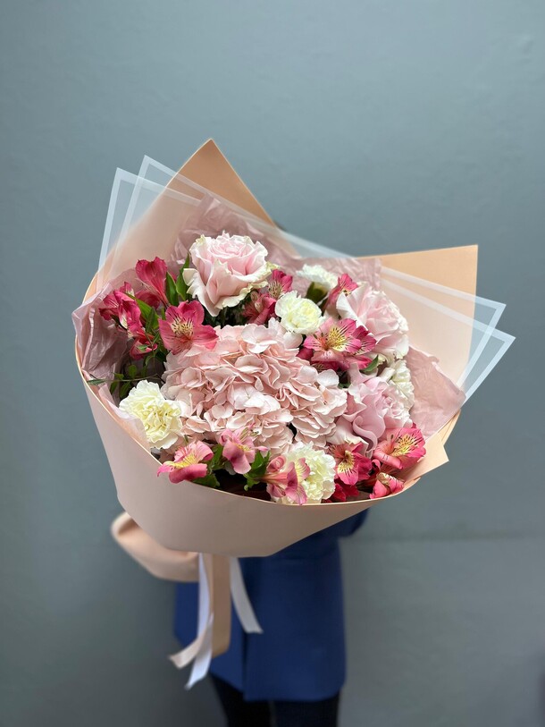 Букет «мечта цветовода», артикул F1231043 - 4730 рублей, доставка по городу. Flawery - доставка цветов